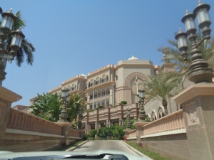 Entrando al Emirate Palace